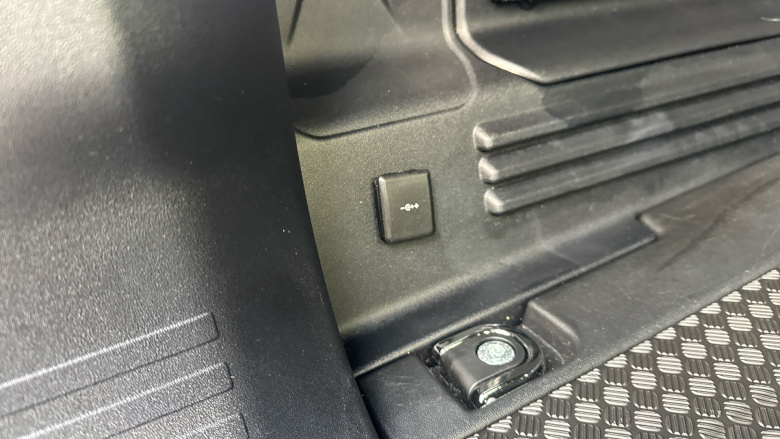 Land Rover Defender 3.0 D250 X-Dynamic SE 110 5dr Auto Diesel Estate